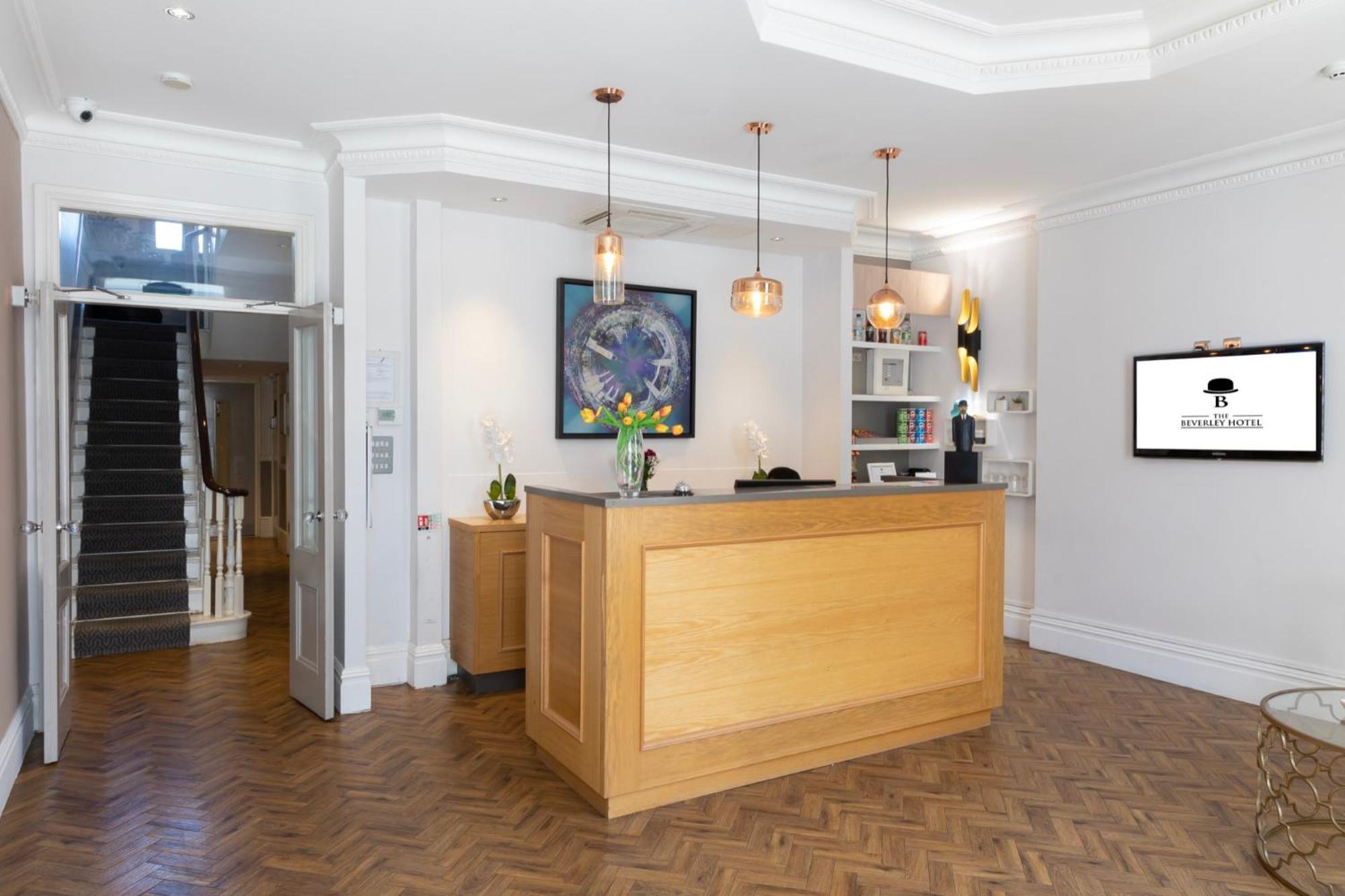 The Beverley Hotel London - Victoria Exterior photo